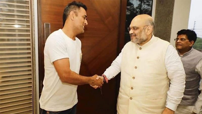 dhoni and his wife may join bjp, bjp can offer loksabha ticket to sakshi dva