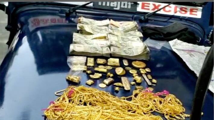 Gold and Rs 6 lakh seized from Palakkad Meenakshipuram check post Gold and Rs 6 lakh seized from Palakkad Meenakshipuram check post