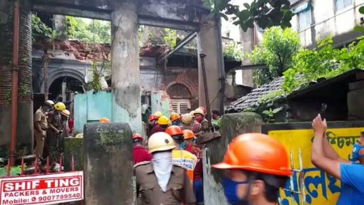 2 rescued after building crashes in Beleghata RTB 2 rescued after building crashes in Beleghata RTB