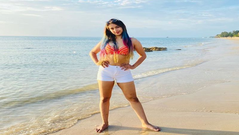 Before start IPL 2020 let's know about Rishabh pant's most beautiful sister Sakshi spb