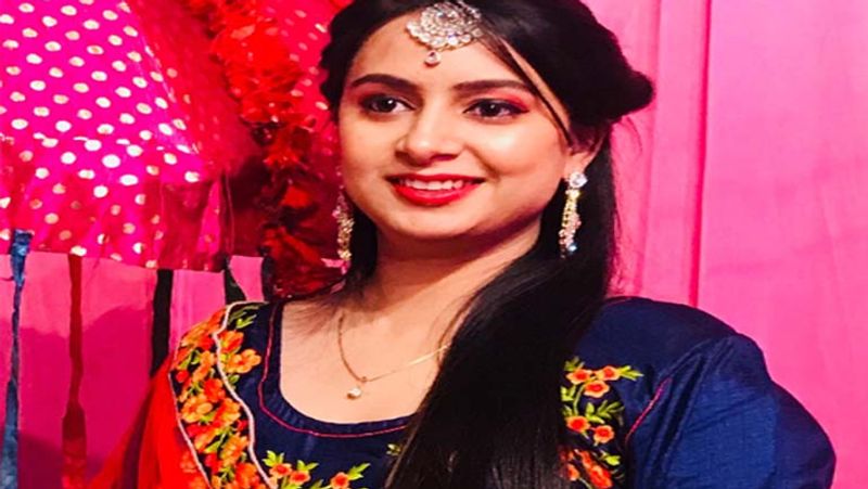Before start IPL 2020 let's know about Rishabh pant's most beautiful sister Sakshi spb