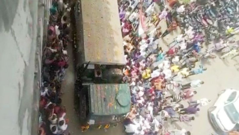 last farewell to madhya pradesh martyr manish carpenter More than one lakh people saluted to kpr