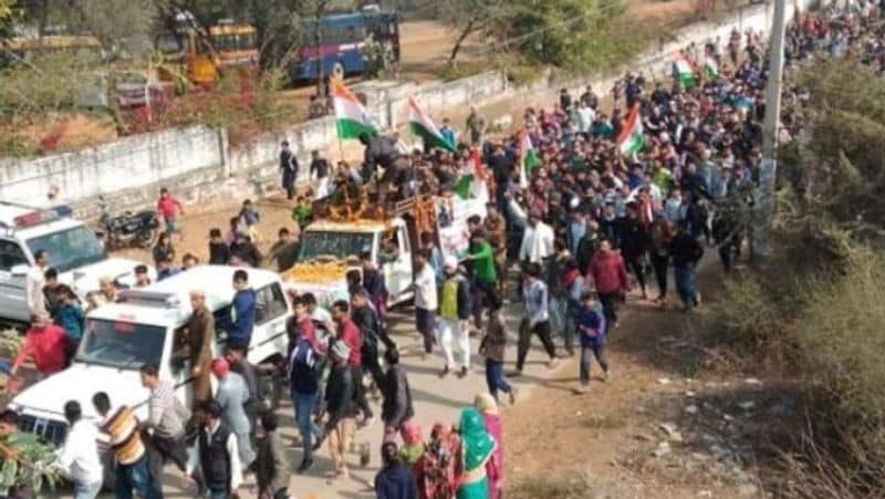 last farewell to madhya pradesh martyr manish carpenter More than one lakh people saluted to kpr