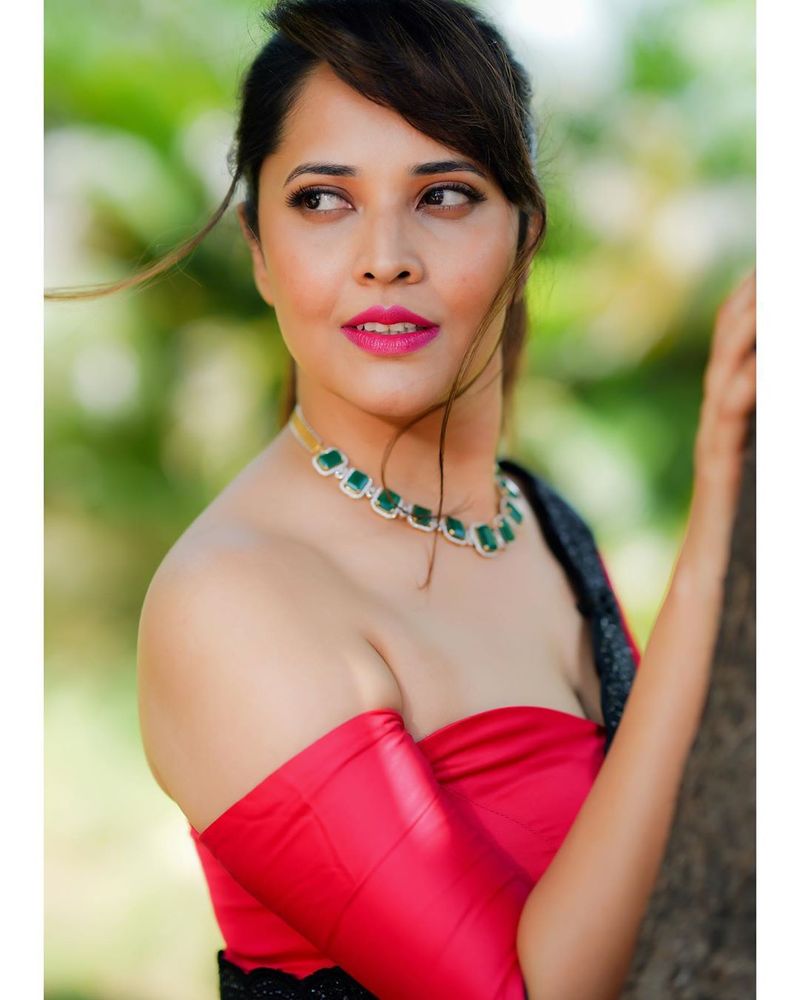 Anasuya Bharadwaj in Red Saree, Hot Looks For Jabardasth Show