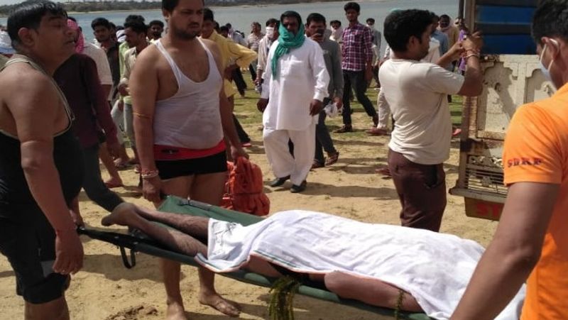 rajasthan news 2 childhood friends died together in drown while bathing in lake in rajasthan bikaner kpr