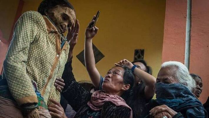 The strange burial rituals of Toraja community The strange burial rituals of Toraja community
