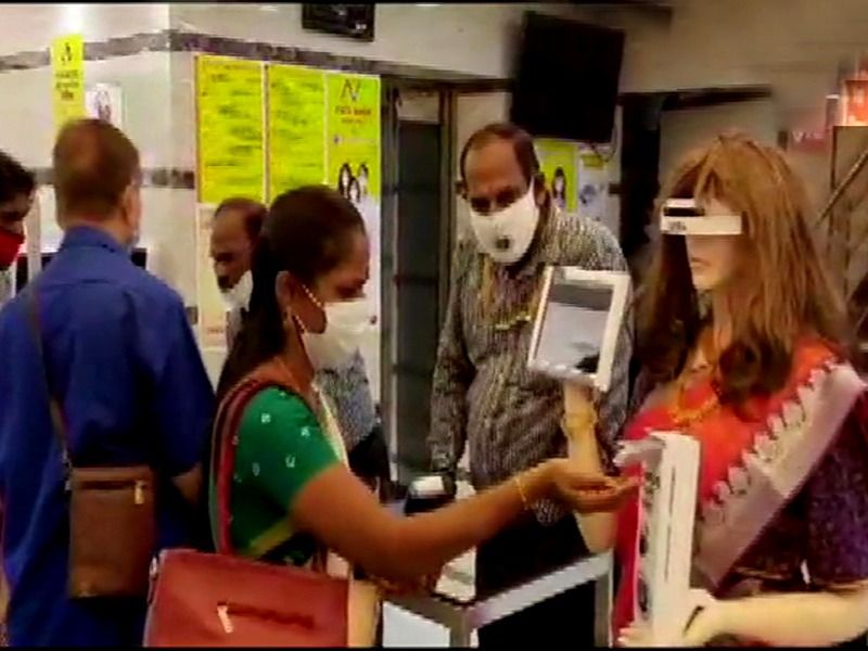 Robot Zafira scans customers for masks, dispenses sanitiser at Tamil Nadu garment store BSS