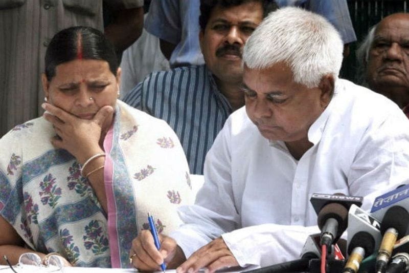 लेकिन साधु की हरकतें लगातार बढ़ती गईं। साधु के बहाने लालू हर तरफ से घिरने लगे। पार्टी और गठबंधन में भी साधु को लेकर नाराजगी खुलकर सामने आने लगी। पार्टी के अंदर मनमानी पर भी उतर आए थे। आखिरकार हाथ से सियासत खिसकते देख लालू ने साले को पार्टी से बाहर निकाल दिया। लेकिन पावर पॉलिटिक्स का नशा साधु पर इस कदर चढ़ चुका था कि उन्होंने कांग्रेस (Congress) जैसी दूसरी पार्टियों की शरण लेकर राजनीतिक धाक बनाए रखने की कोशिश की। ये दूसरी बात है कि चुनाव लड़ने के बावजूद उन्हें जीत नसीब नहीं हुई। 