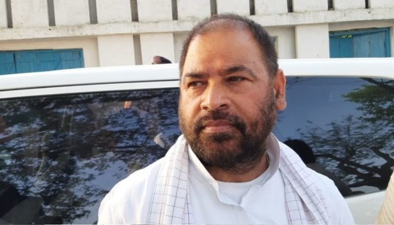 निर्दलीय उम्मीदवार के रूप में साधु ने सारण लोकसभा सीट से बहन राबड़ी देवी के खिलाफ ही मोर्चा खोल दिया था। उनकी उम्मीदवारी से लालू परिवार की खूब किरकिरी हुई। हुआ वही जिसकी उम्मीद व्यक्त की जा रही थी। बीजेपी उम्मीदवार राजीवप्रताप रूड़ी (Rajiv Pratap Rudy) के आगे बहन और भाई दोनों को हार का सामना करना पड़ा। 2015 में साधु ने विधानसभा चुनाव लड़कर विधायक बनना चाहा। एक बार फिर उन्हें हार का सामना करना पड़ा। 