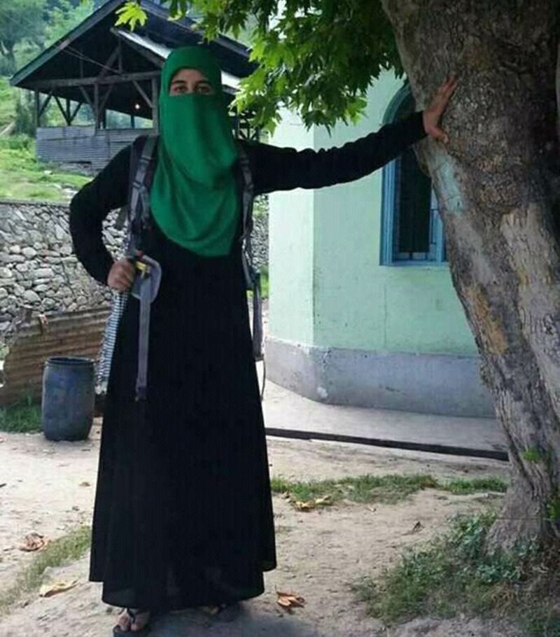 nia arrest has arrested insha jan on charged of helping pulwama attack bsm