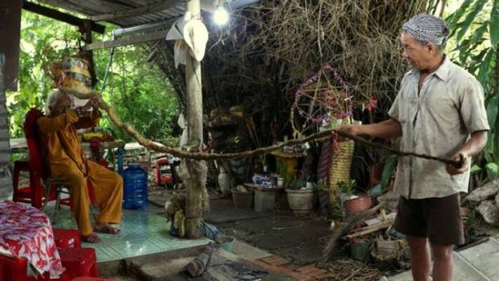 92-year-old Vietnamese man proud owner of five-metre long dreadlocks viral social media BDD 92-year-old Vietnamese man proud owner of five-metre long dreadlocks viral social media BDD