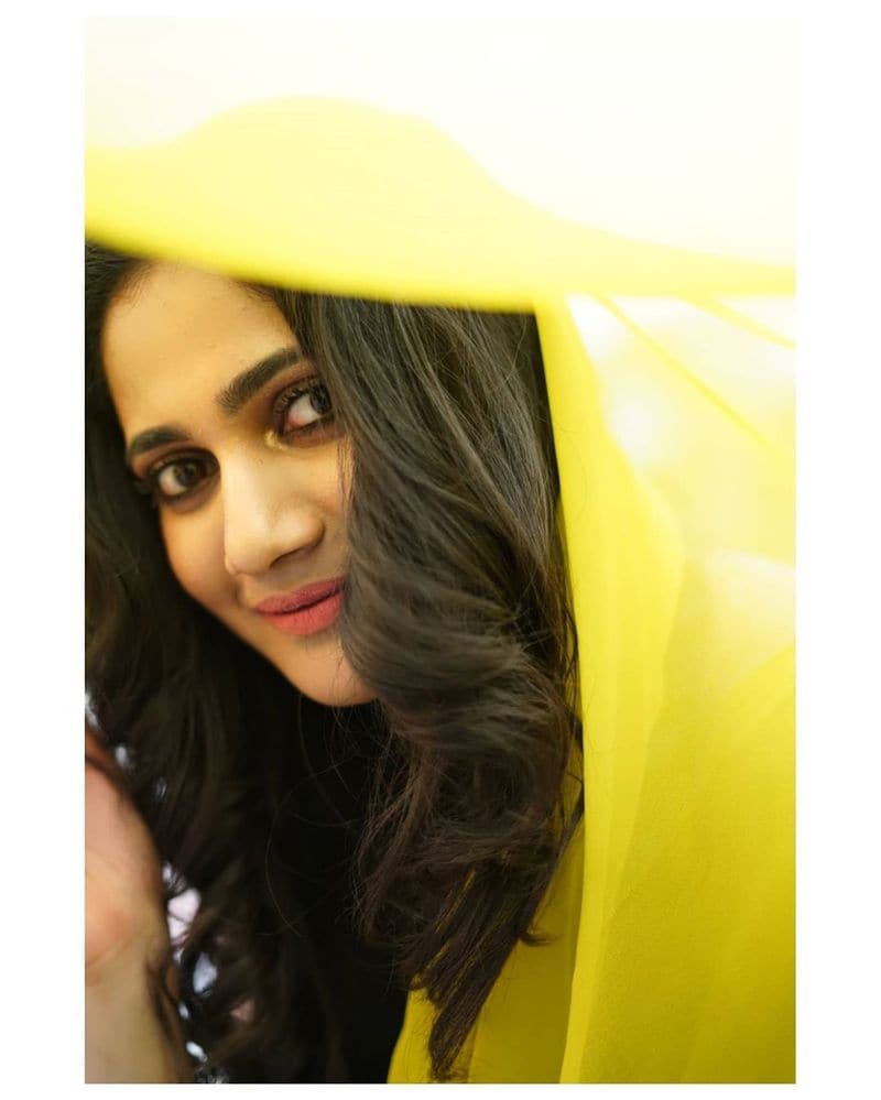 shocking news will be soon losliya got marriage?