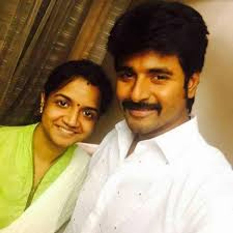 சின்னத்திரையில் ஒரு போட்டியாளராக உள்ளே நுழைந்து, தன்னுடைய திறமையால் தொகுப்பாளர், துணை நடிகராக இருந்து தற்போது முன்னணி நடிகராக மட்டும் இல்லாமல், தயாரிப்பாளர், பாடகராகவும் அவதாரம் எடுத்து கலக்கி வருகிறார். பல பிரபலங்கள் ஆச்சர்யப்படும் அளவிற்கு வளர்ந்து, அதிக சம்பளம் பெரும் நடிகராக உள்ளார்.