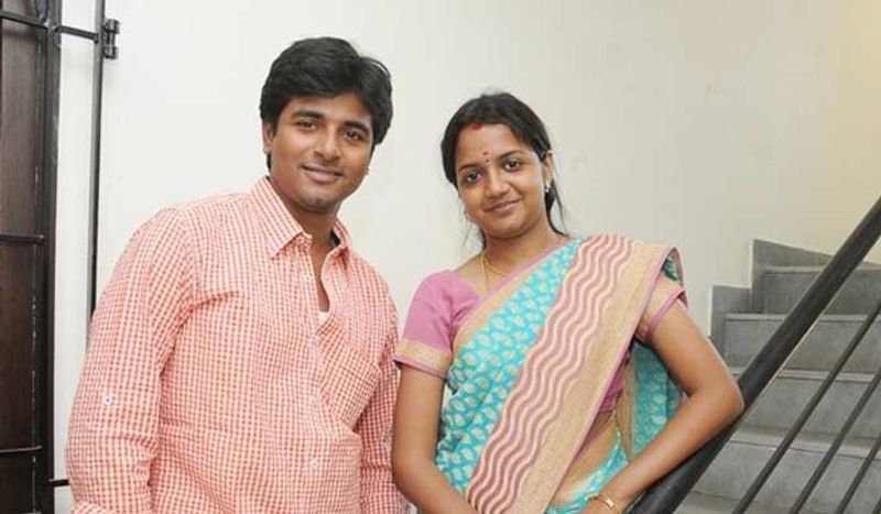 அப்போது எடுக்கப்பட்ட புகைப்படம் தான், மீண்டும் ஆர்த்தி கர்ப்பமாக இருக்கிறாரா? என்கிற சந்தேகத்தை ஏற்படுத்தியுள்ளது.