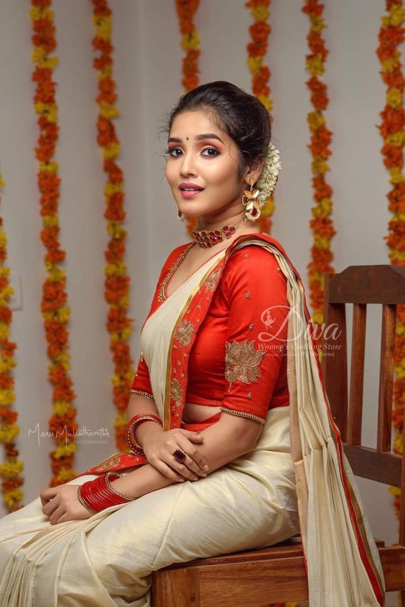 Anikha surendran Latest Onam Special Saree Photos going viral