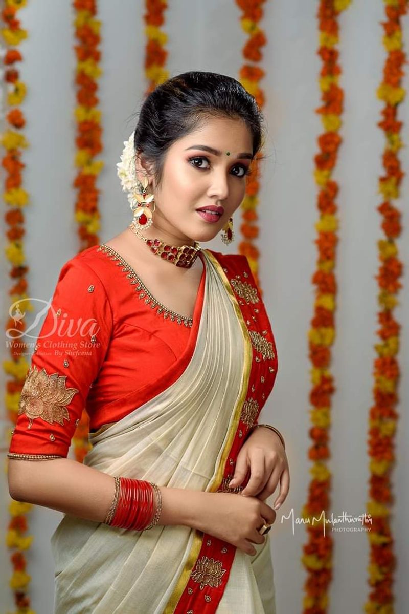 Anikha surendran Latest Onam Special Saree Photos going viral