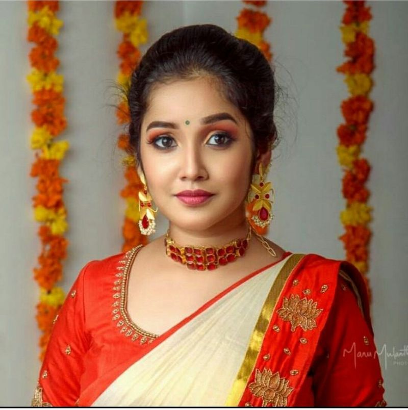 Anikha surendran Latest Onam Special Saree Photos going viral