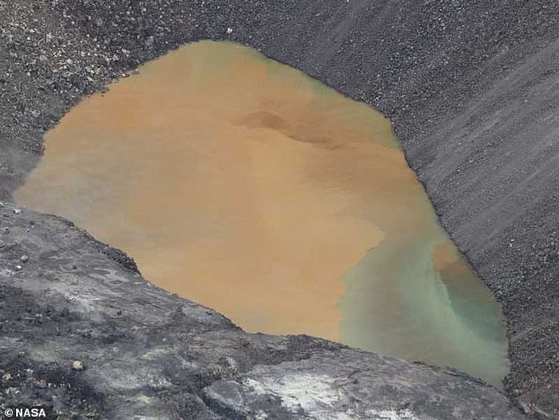 Deadly lake with waters of 185 degrees develops in the belly of Hawaiian volcano