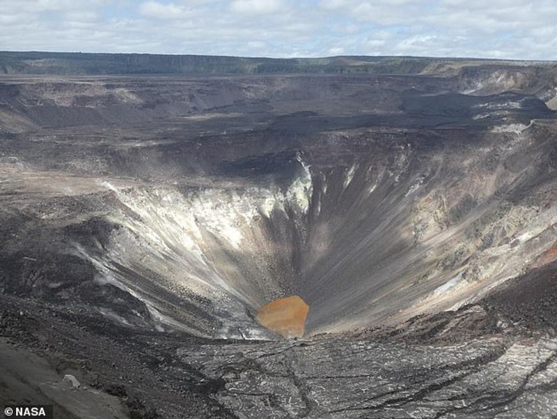 Deadly lake with waters of 185 degrees develops in the belly of Hawaiian volcano