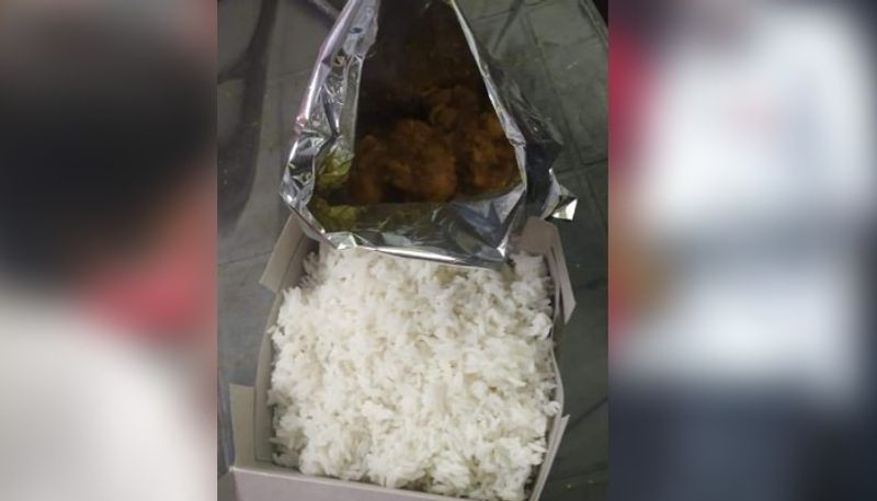 Jadavpur Sramajibi Canteen has arranged for Tuli to feed the little girl in Corona situation RTB