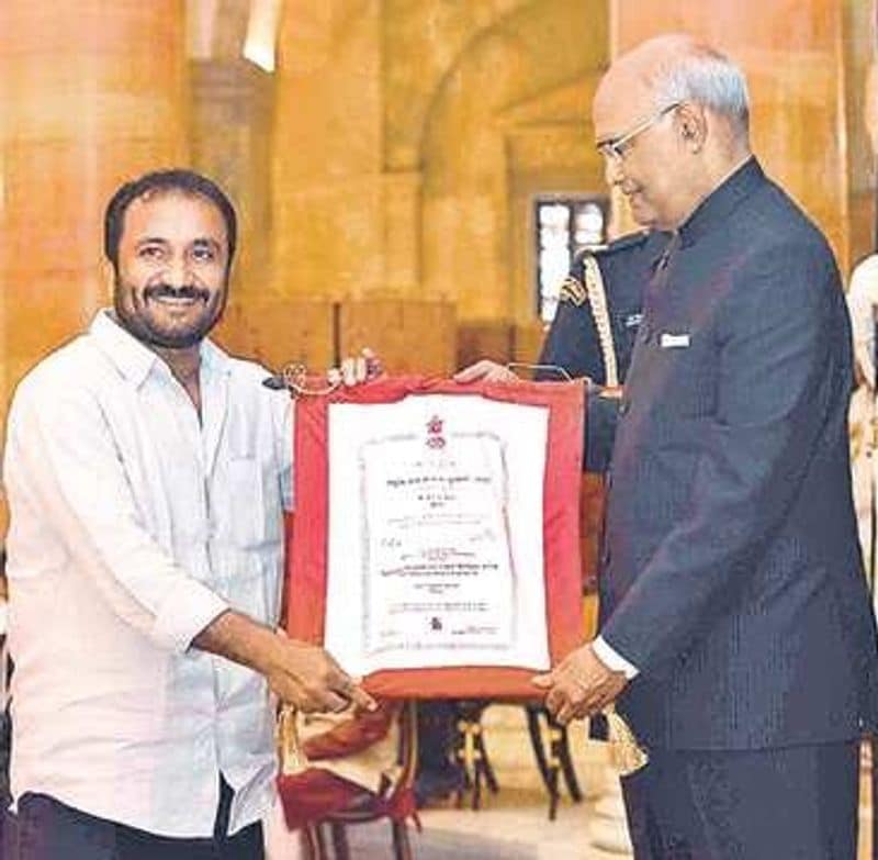 2010 में बिहार सरकार ने भी आनंद के काम की वजह से उन्हे राज्य के सर्वोच्च पुरस्कार "मौलाना अबुल कलाम आजाद शिक्षा पुरस्कार" से सम्मानित किया। दुनियाभर के कई देशों ने भी आनंद को सम्मानित किया। आनंद कुमार पर "सुपर 30" टाइटल से बॉलीवुड में बायोपिक भी बनी। इस फिल्म ने आनंद के काम को देश दुनिया के कोने-कोने में पहुंचा दिया।
