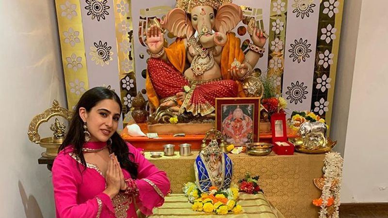 Famous Actress Sara Ali khan Offer Prayer to vinayagar chathurthi