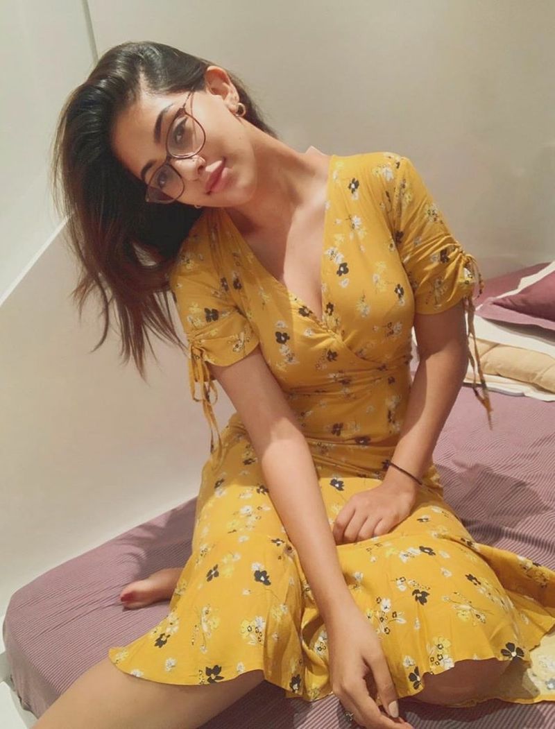 pawan kalyan heroine anu emmanuel gave a shock to mega producer