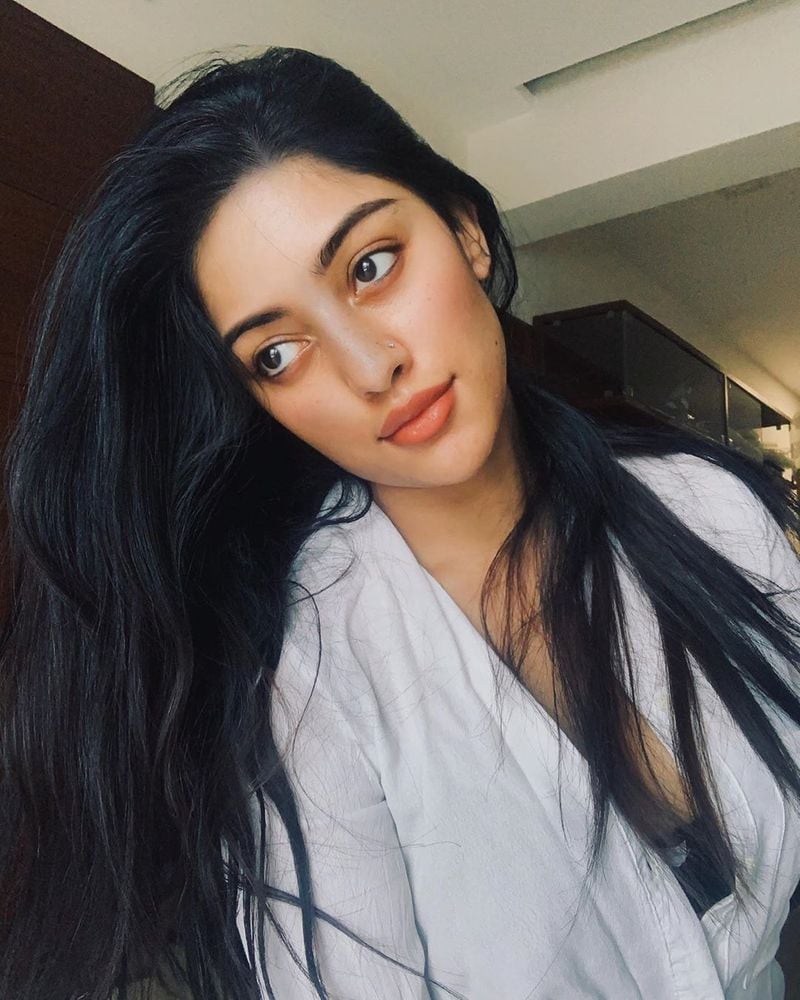 pawan kalyan heroine anu emmanuel gave a shock to mega producer