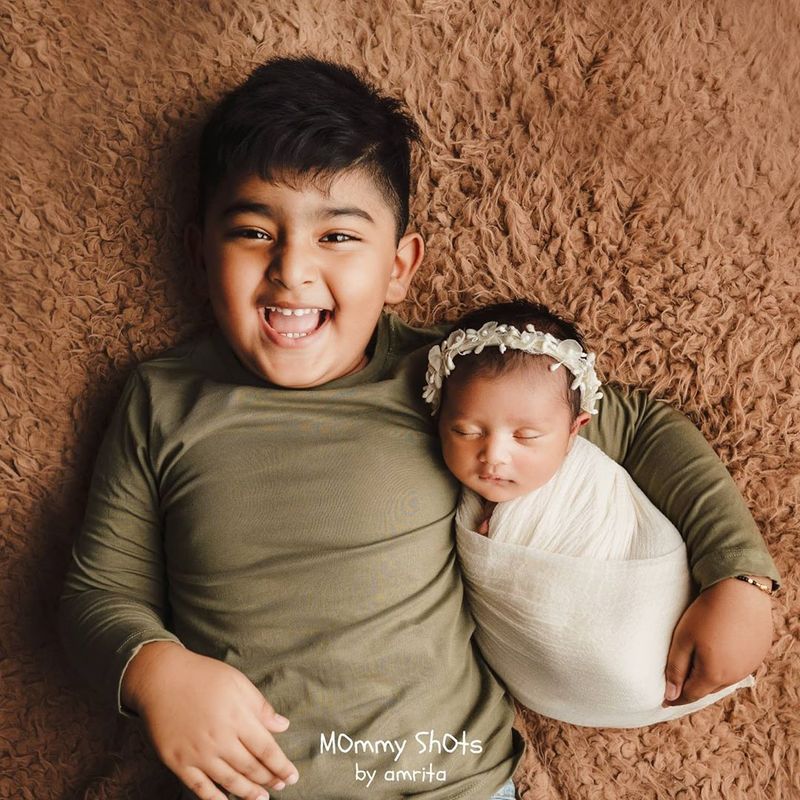 actress sneha first time show her girl baby face
