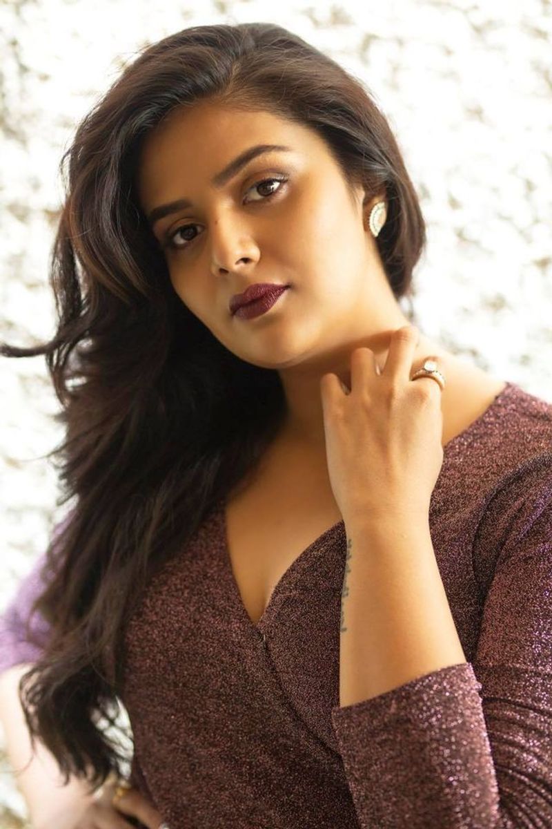 Telugu Anchor Sreemukhi Latest Photoshoot Etv Wow 3 Show