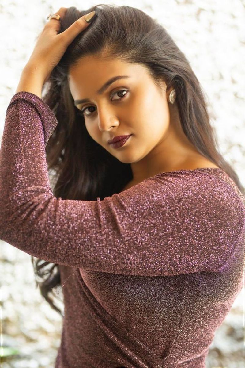 Telugu Anchor Sreemukhi Latest Photoshoot Etv Wow 3 Show