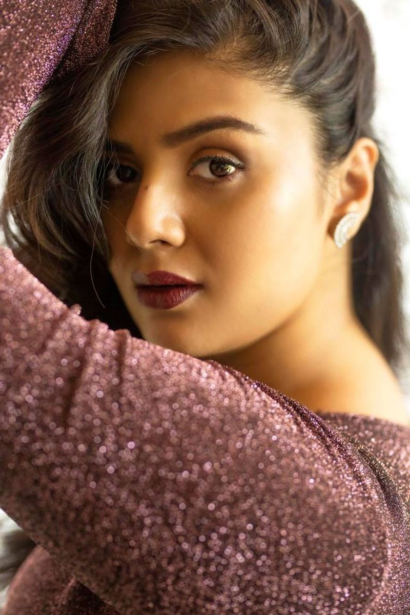 Telugu Anchor Sreemukhi Latest Photoshoot Etv Wow 3 Show