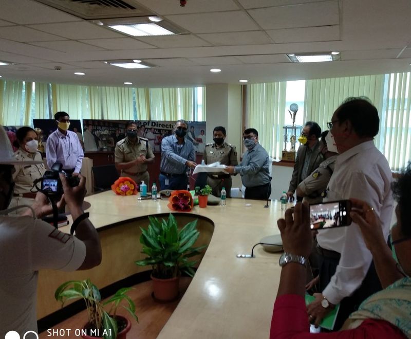 Reliance Jio donates 50000 N95 masks and sanitizers to Bengaluru Traffic Police