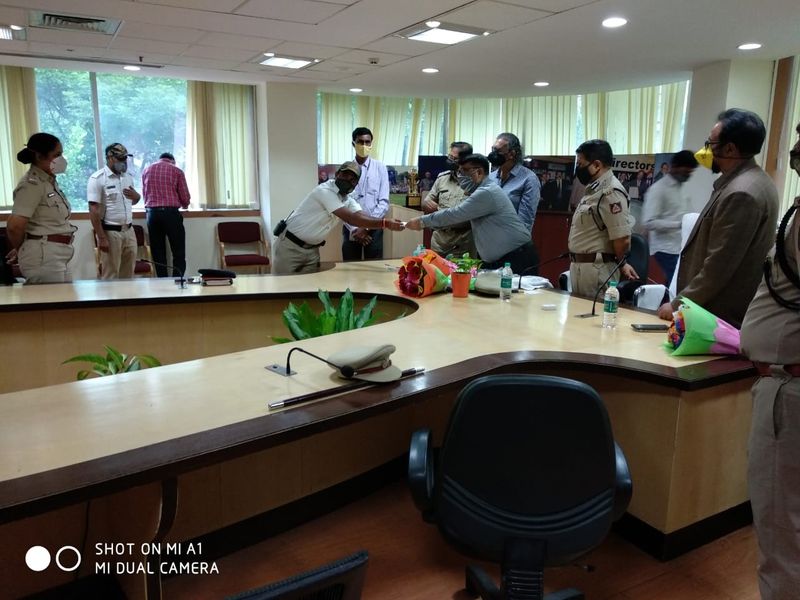 Reliance Jio donates 50000 N95 masks and sanitizers to Bengaluru Traffic Police