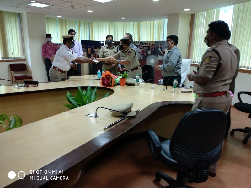Reliance Jio donates 50000 N95 masks and sanitizers to Bengaluru Traffic Police