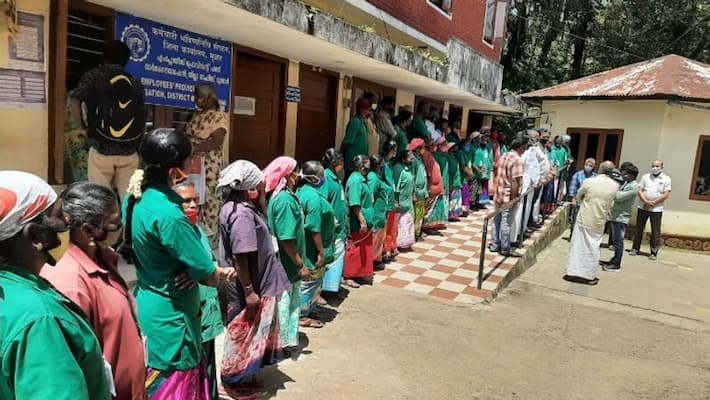 Munnar panchayath applauds rescue workers of pettimudi landslide Munnar panchayath applauds rescue workers of pettimudi landslide