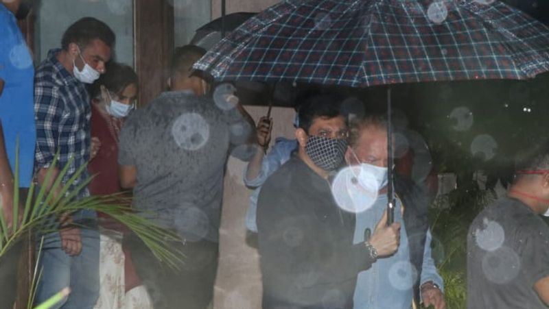 Salman Khan IuliaVantur spotted outside arbaaz khan house in Mumbai last night for party KPJ