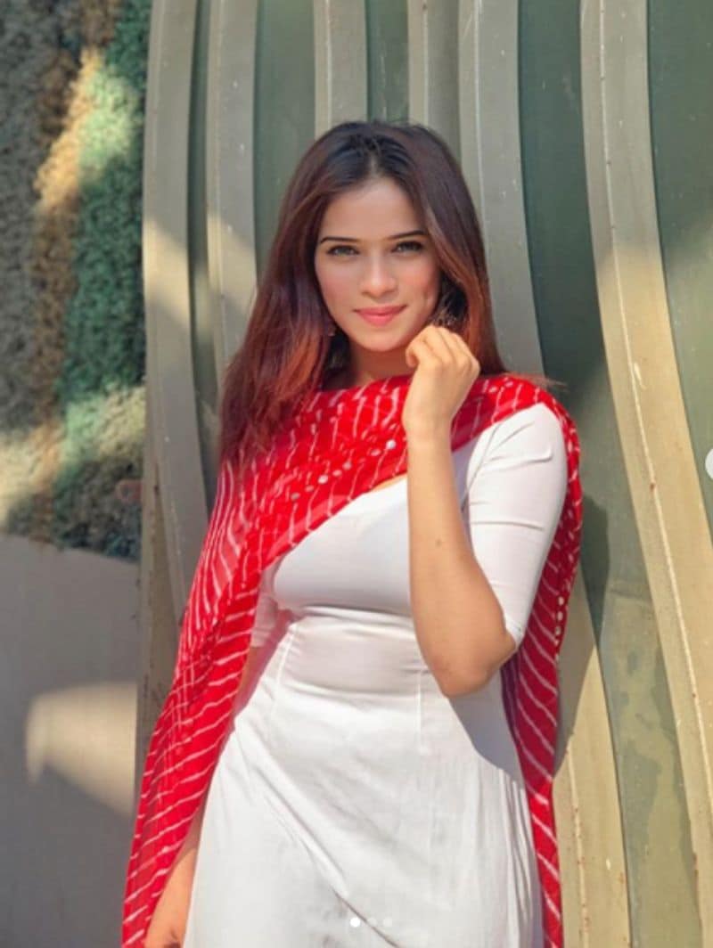 Indian models photo shared as teacher suspended in Lahore