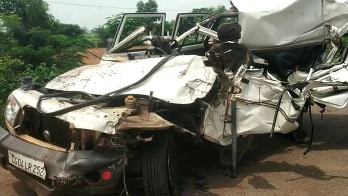 3 migrant workers dead in road accident in srikakulam 3 migrant workers dead in road accident in srikakulam
