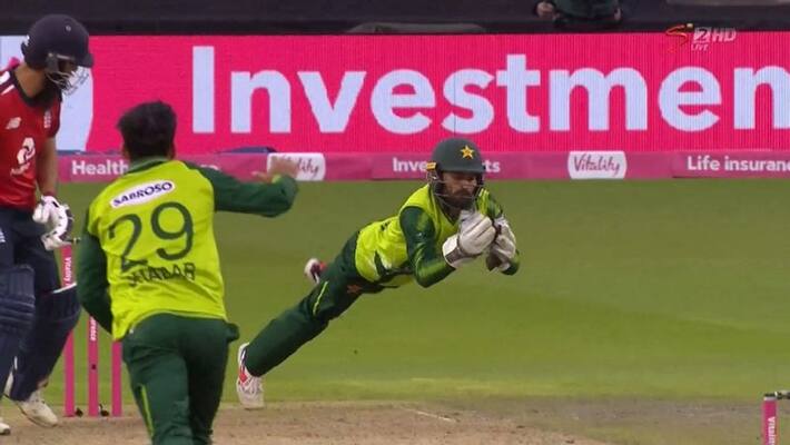 pakistan wicket keeper mohammad rizwan amazing catch in first t20 against england viral video pakistan wicket keeper mohammad rizwan amazing catch in first t20 against england viral video