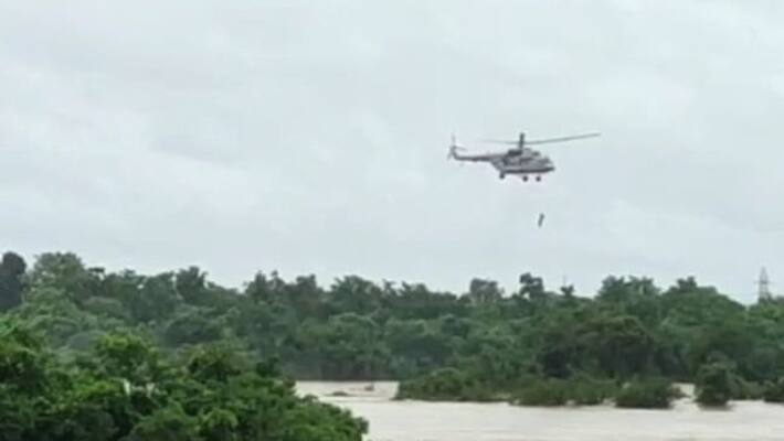 madhya pradesh man who spent 24 hours on tree amid flood airlifted madhya pradesh man who spent 24 hours on tree amid flood airlifted