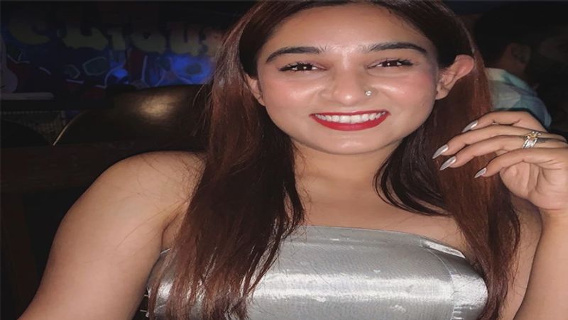 KKR player Nitish Rana's wife Saatchi Marwah is very beautiful like a heroine spb