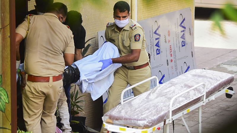 কুপার হাসপাতালের এক কর্মী সম্প্রতি সাক্ষাৎকারে বিস্ফোরক হয়ে উঠলেন। ব্যক্তির পরিচয় প্রকাশ্যে আনা হয়নি এখনও পর্যন্ত। 