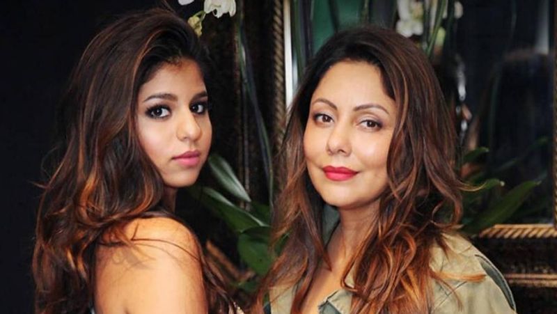 চলচ্চিত্র পরিচালক করণ জোহর ইতিমধ্যেই সুহানাকে দিয়ে অভিনয় করানোর কথা ভাবছেন, তবে শাহরুখ স্পষ্ট জানিয়েছেন, পড়াশোনা শেষ করে তবেই অভিনয় জগতে পা রাখবেন সুহানা।