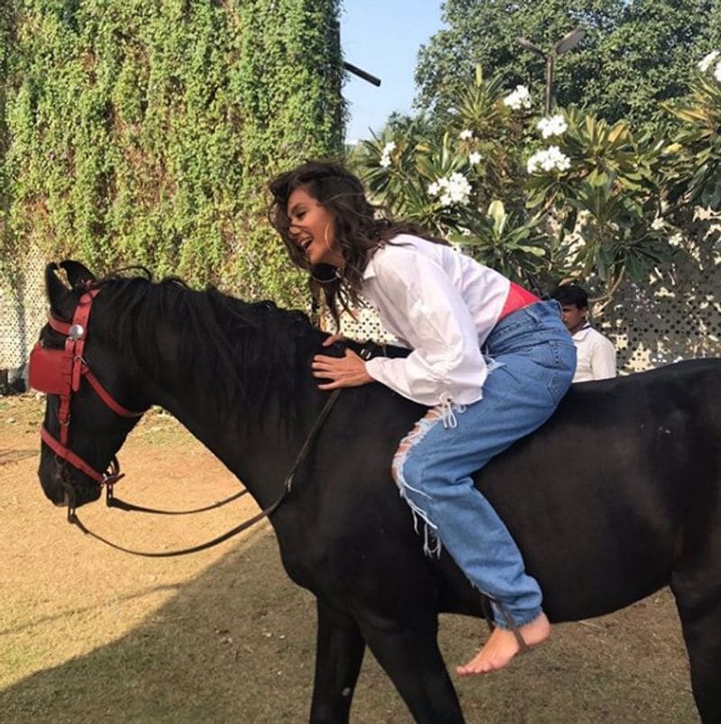 shibani dandekar lesser known facts about farhan akhtar girlfriend