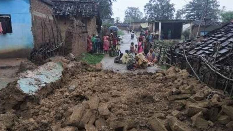 जिन मासूमों की इस हादसे में मौत हुई उनके नाम सुहानी पिता मुकेश कोल (6) पिंकी पिता संतू कोल (8) ललित पिता संतू कोल (4), अन्नपूर्णा पिता शिवा कोल (8) शामिल हैं। मासूमों के शवों को पोस्टमार्टम के लिए सामुदायिक स्वास्थ्य केंद्र उमरियापान भेजा गया है।