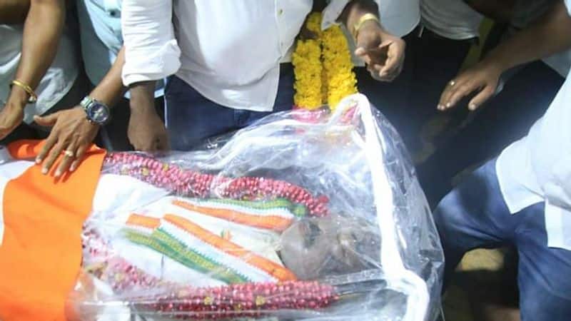 Congress MP H vasanthakumar Funeral finished on Hometown