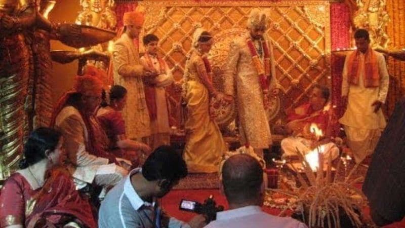 Aishwarya Rai's wedding saree had real gold, expensive crystals, read details - bsb