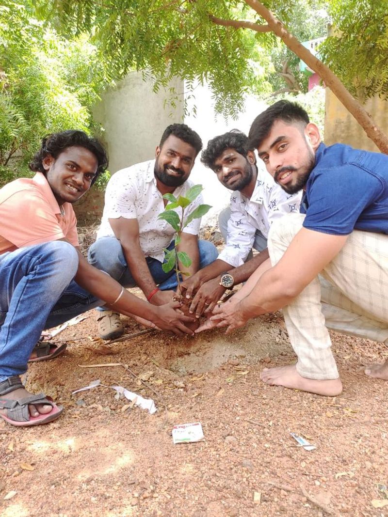 Actor Soori Children's Give Special Birthday Cake to father