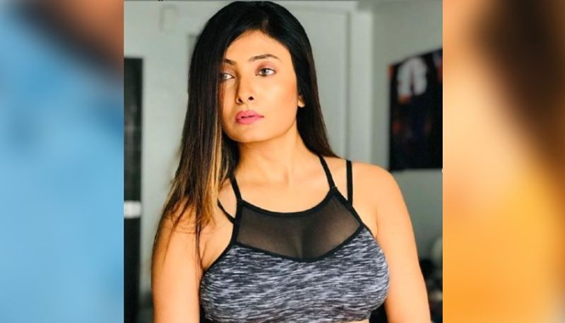 Juhi Sengupta sizzles in a white shirt, look into her hot album ADB